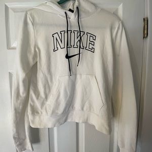 Nike • Women’s Sportswear Essential Cropped Hoodie